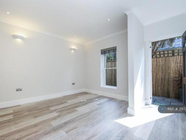 Maisonette for rent in Tooting Graveney, Greater London