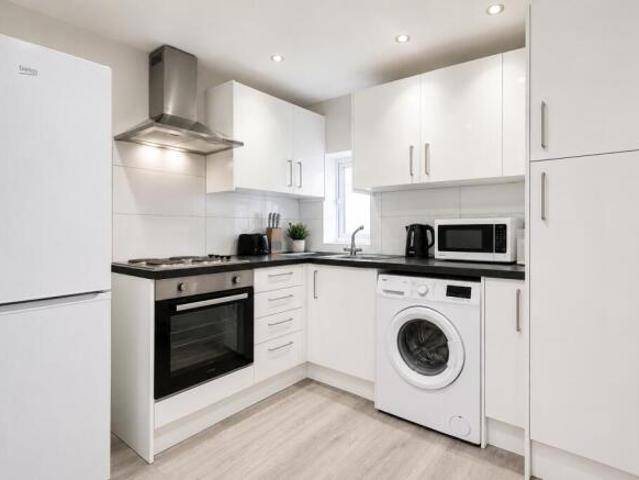 Maisonette for rent in Cat Hill