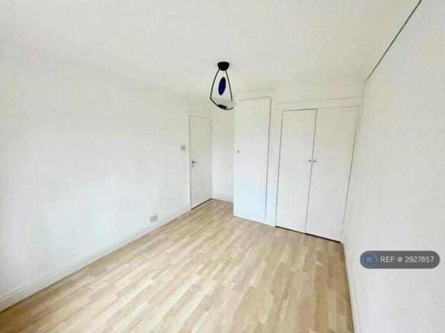 Maisonette for rent in Five Acres, Hertfordshire
