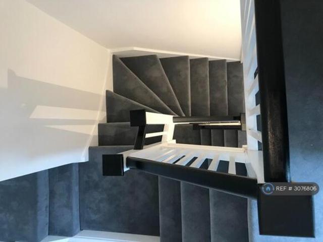 Maisonette for rent in Cat Hill, England