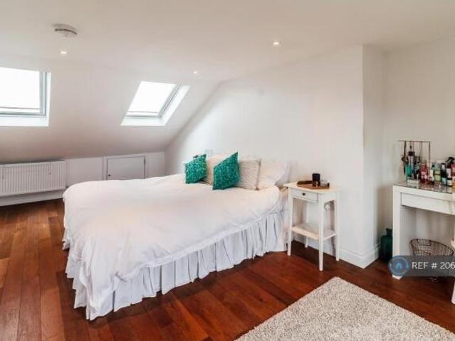 Maisonette for rent in Cat Hill