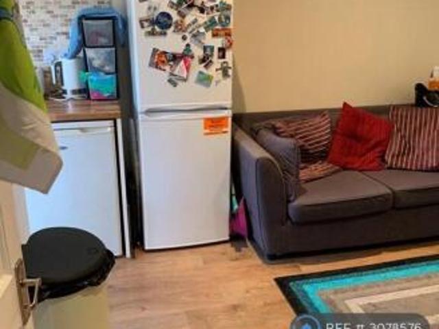 Maisonette for rent in Cat Hill, England