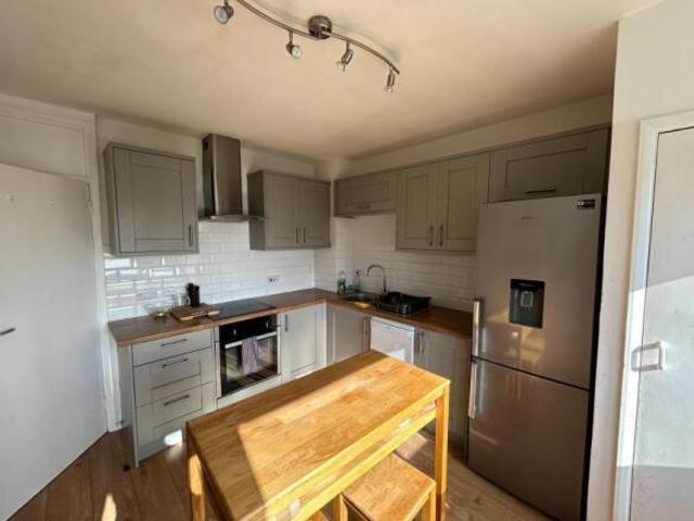 Maisonette for rent in Westborough, Surrey