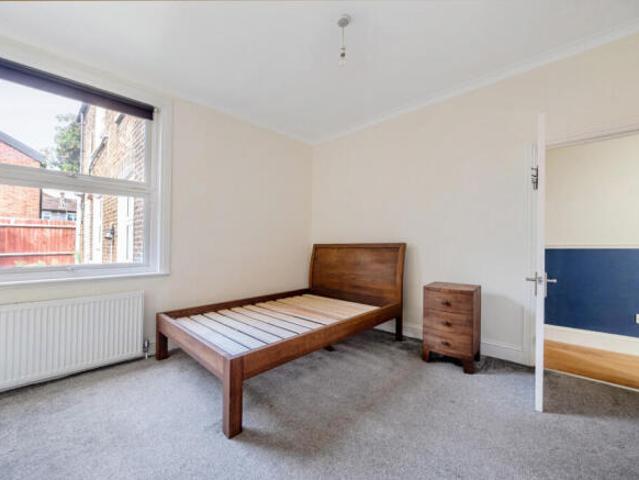 Maisonette for rent in Cat Hill