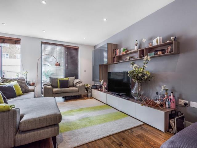Duplex for rent in Putney