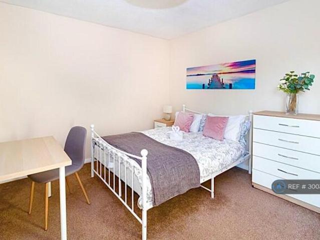 Maisonette for rent in Cat Hill