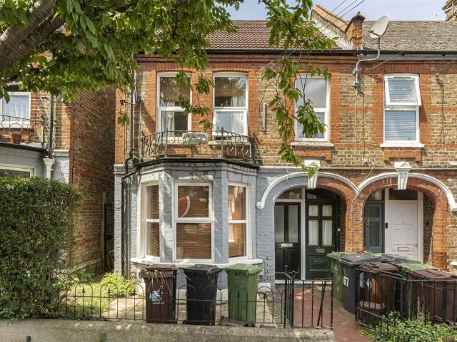 Duplex for rent in Walthamstow