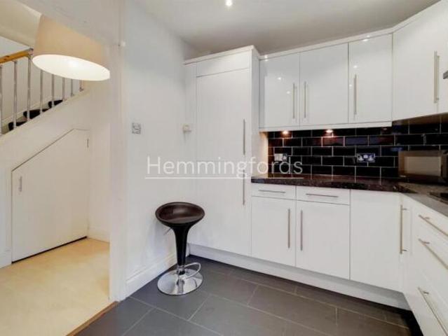 Maisonette for rent in Cat Hill
