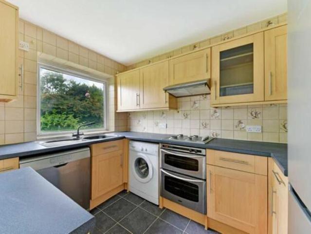Maisonette for rent in Sutton Green, Woking