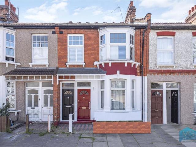 Duplex for rent in North Finchley