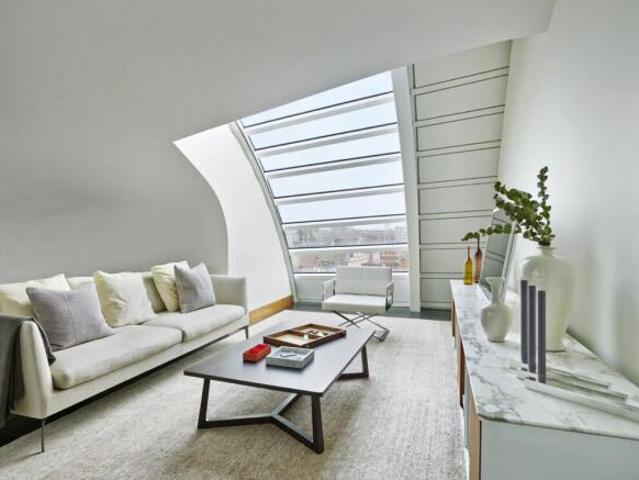 Maisonette for rent in Cat Hill