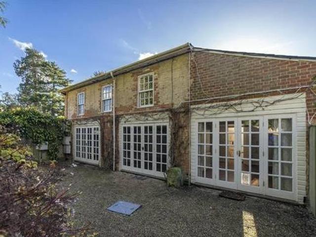 House for rent in Surrey