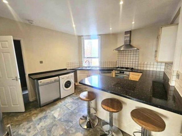 Maisonette for rent in The King's Mile, The Bridge