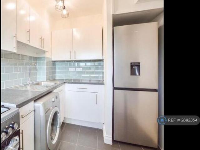 Maisonette for rent in Cat Hill