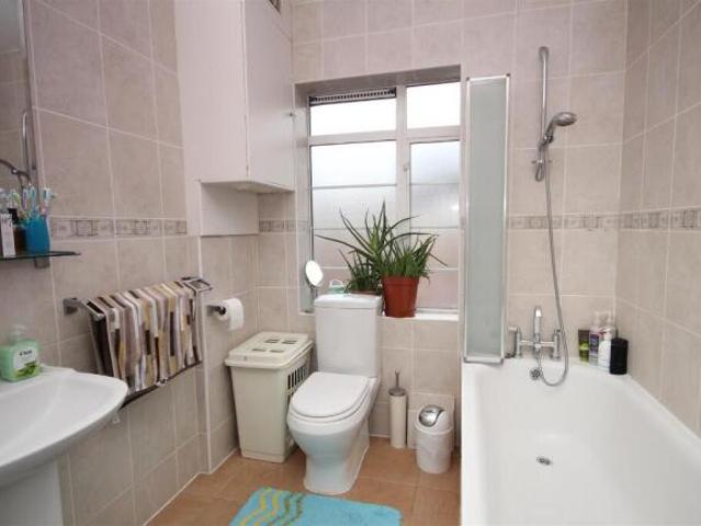 Maisonette for rent in Cat Hill