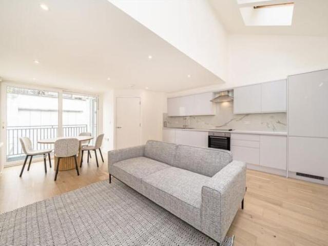 Maisonette for rent in Oval, Greater London