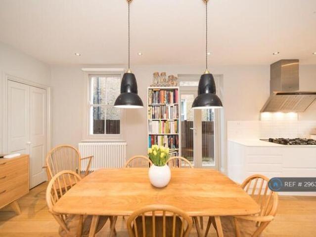 Maisonette for rent in Cat Hill