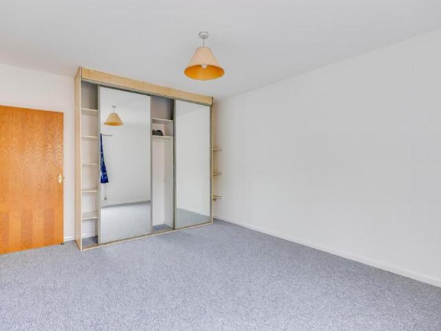 Maisonette for rent in Plasnewydd, Falcon Lodge