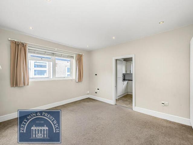 Maisonette for rent in South Woodford, Greater London