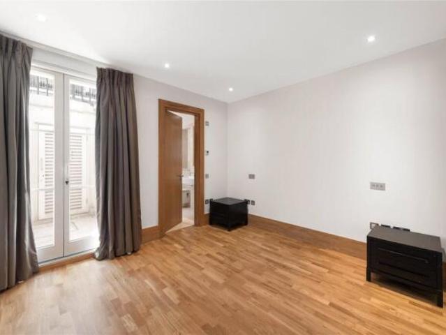 Maisonette for rent in Cat Hill