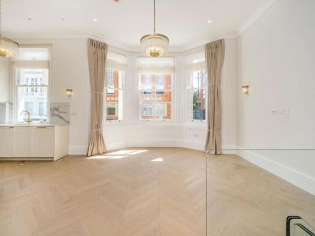 Maisonette for rent in South Kensington, Greater London