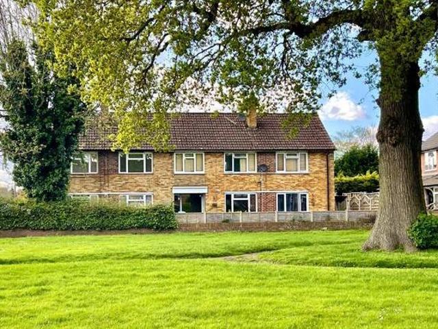 House for rent in Woodhatch, Red Hill
