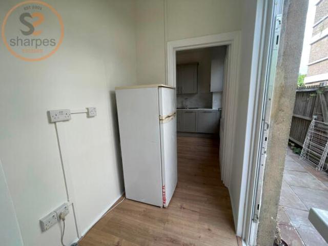 Maisonette for rent in Cat Hill