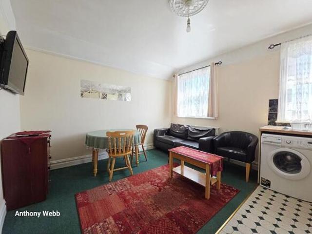 Maisonette for rent in Palmers Green, Greater London