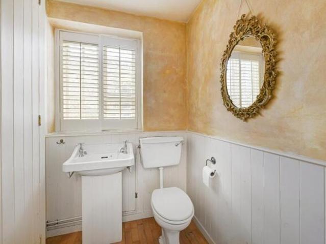 Maisonette for rent in Cat Hill