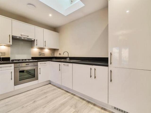Maisonette for rent in Reading