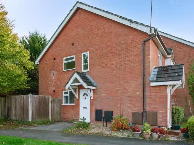 House for rent in Heol-las, Surrey