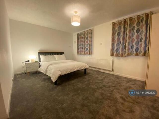 Maisonette for rent in Cat Hill