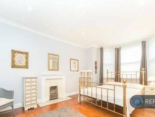 House for rent in Surrey
