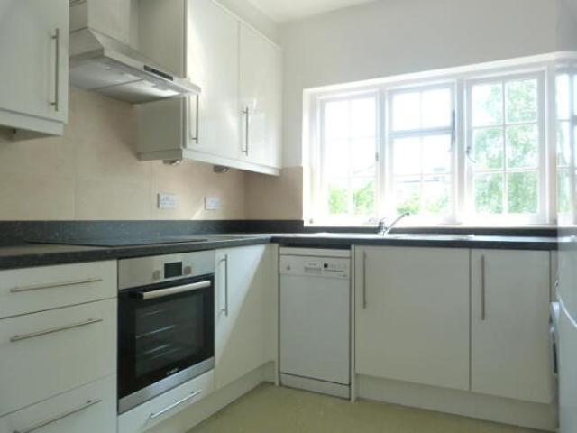Maisonette for rent in Cat Hill, England