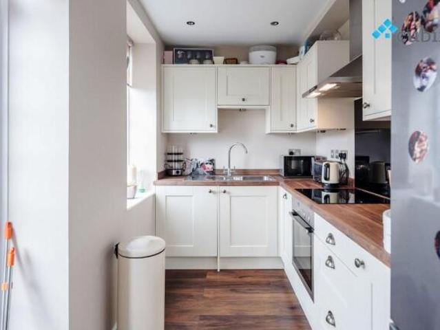Maisonette for rent in Cat Hill