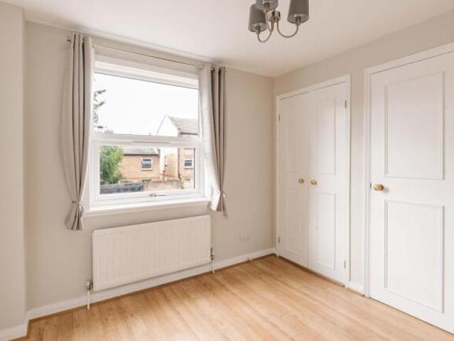 Maisonette for rent in Cat Hill