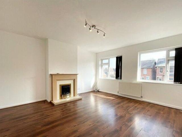 House for rent in Row Town, Surrey