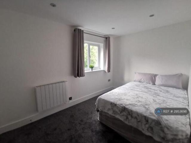 Maisonette for rent in Reading