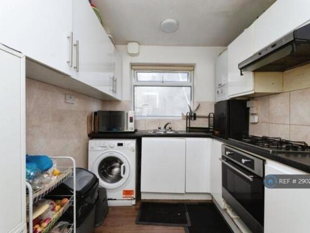 Maisonette for rent in Cat Hill