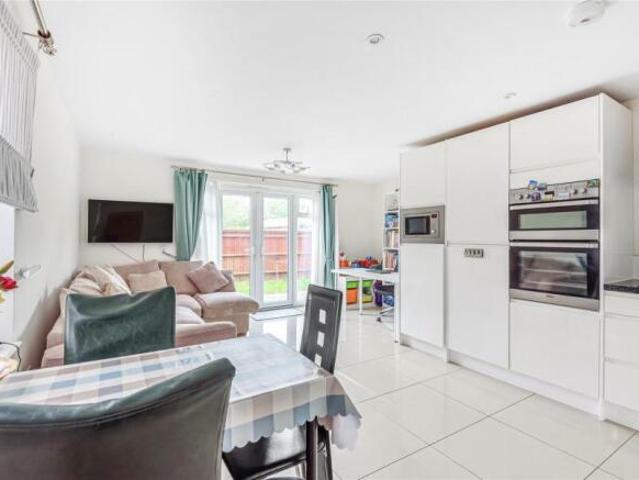 Maisonette for rent in Slyfield, Westborough