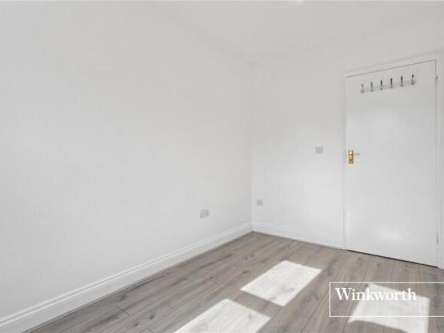 Maisonette for rent in Cat Hill, England