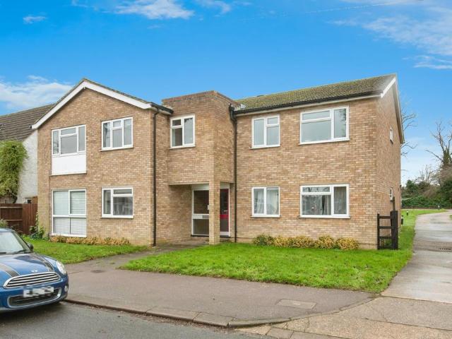Flat for sale in Bearton, King's Walden