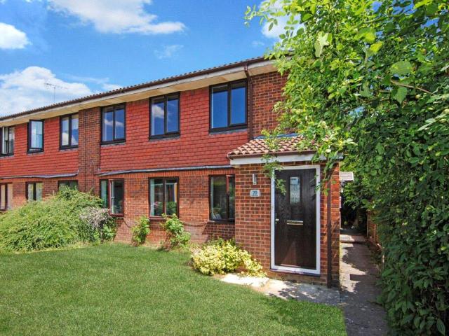 Flat for sale in North Bourne, Heol-las