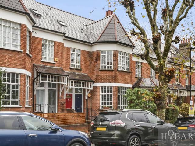 Flat for sale in Stroud Green, Greater London
