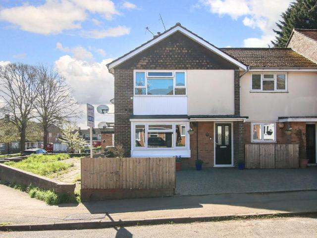 Flat for sale in Pouchen End, Hertfordshire