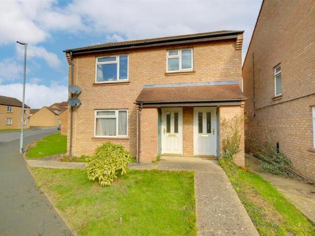 Flat for sale in St. Ives, Huntingdon