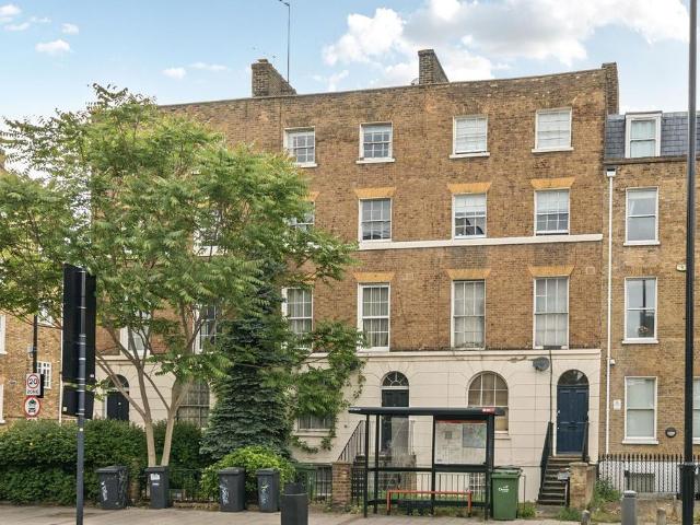 Flat for sale in Oval, Greater London