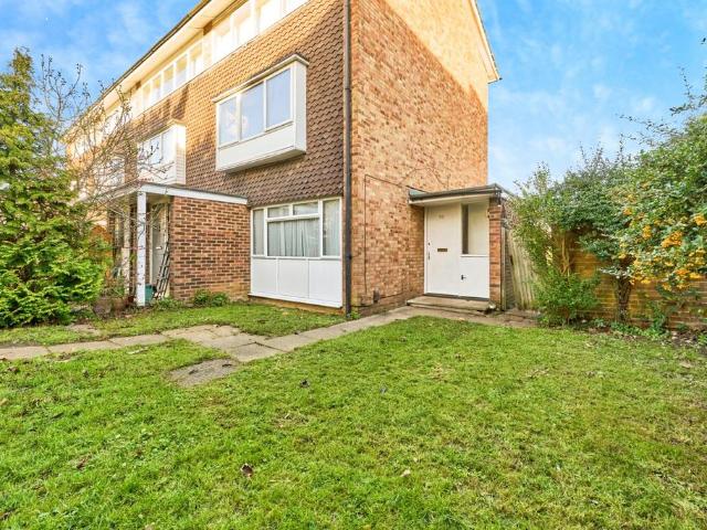 Flat for sale in Ham, Greater London