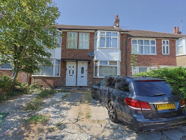 Flat for sale in South Stanmore, Greater London