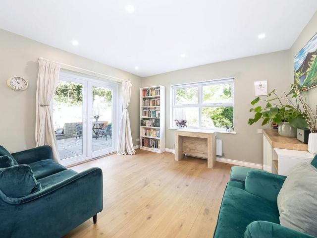 Flat for sale in London Borough of Lewisham, Brockley